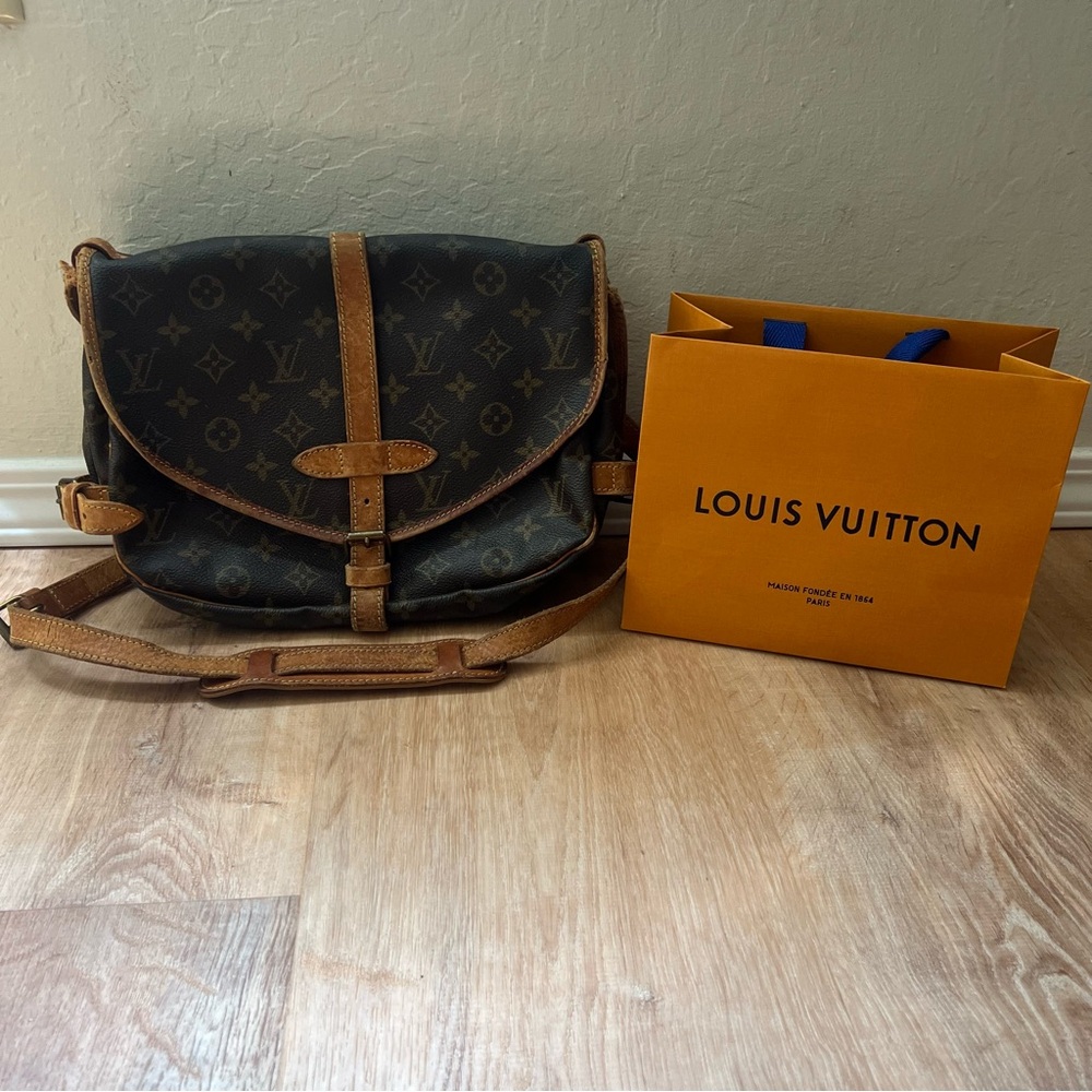 Louis Vuitton Saumur 30 Monogram Crossbody Purse